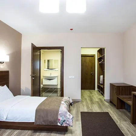 Hotel Fides *